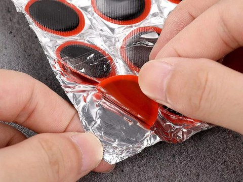 Zestaw naprawczy do opon rowerowy łatki klej wielorazowy do dętek 10szt Zestaw naprawczy do opon rowerowy łatki klej wielorazowy do dętek 10szt