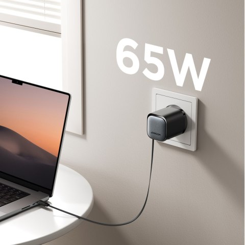 Ładowarka sieciowa GaN 65W USB-A USB-C z wbudowanym kablem USB-C - czarna Ładowarka sieciowa GaN 65W USB-A USB-C z wbudowanym kablem USB-C - czarna