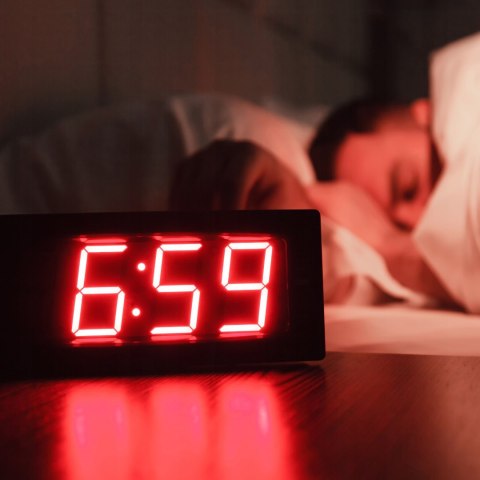 Zegar budzik z projektorem 10 stopni głośności ekran 8'' Zegar budzik z projektorem 10 stopni głośności ekran 8''