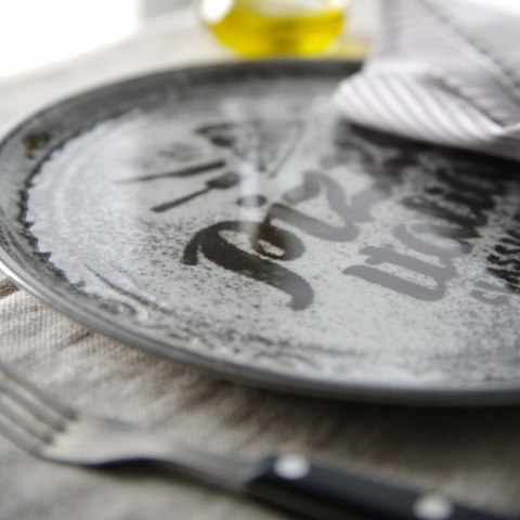 TALERZ DO PIZZY Z PORCELANY RECIPE COLLECTION BLACK ŚR. 33 CM - ZESTAW 6 SZT. TALERZ DO PIZZY Z PORCELANY RECIPE COLLECTION BLACK ŚR. 33 CM - ZESTAW 6 SZT.