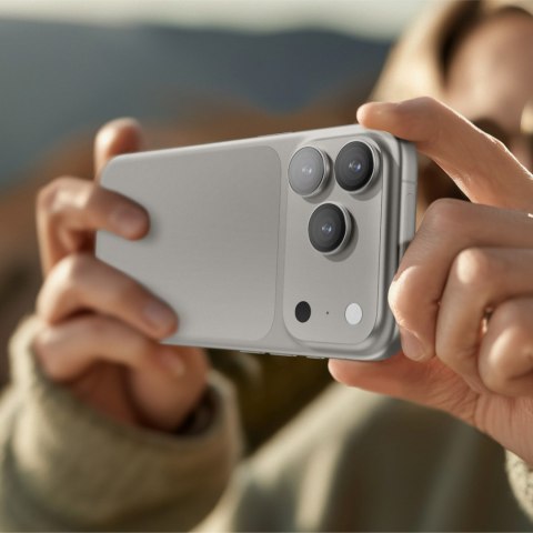 Szkło na aparat do iPhone 17 Pro / Pro Max z czarną aluminiową ramką Lens Glass
