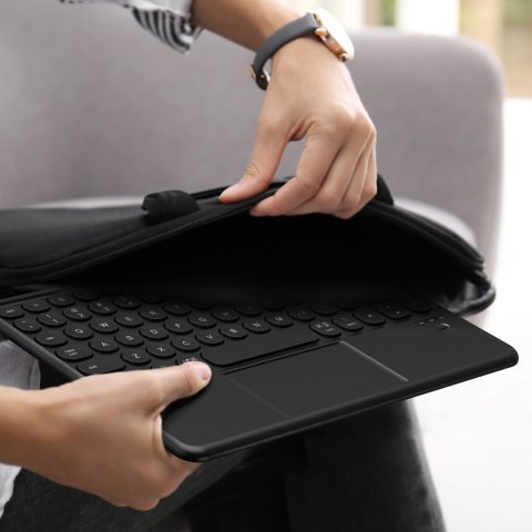 Etui pokrowiec z klawiaturą touchpadem na iPad 11'' 2025 - czarne