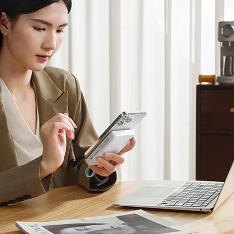 Powerbank magnetyczny 10000mAh USB-C z wbudowanym kablem USB-C - biały