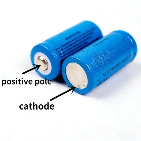 Akumulatory Li-Ion 3.7V 1300mAh z ładowarką 4 szt.